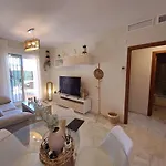 Alta Loma, And Pools アパート フエンヒロラ