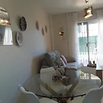 アパート Alta Loma, And Pools *