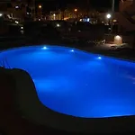 アパート Alta Loma, And Pools